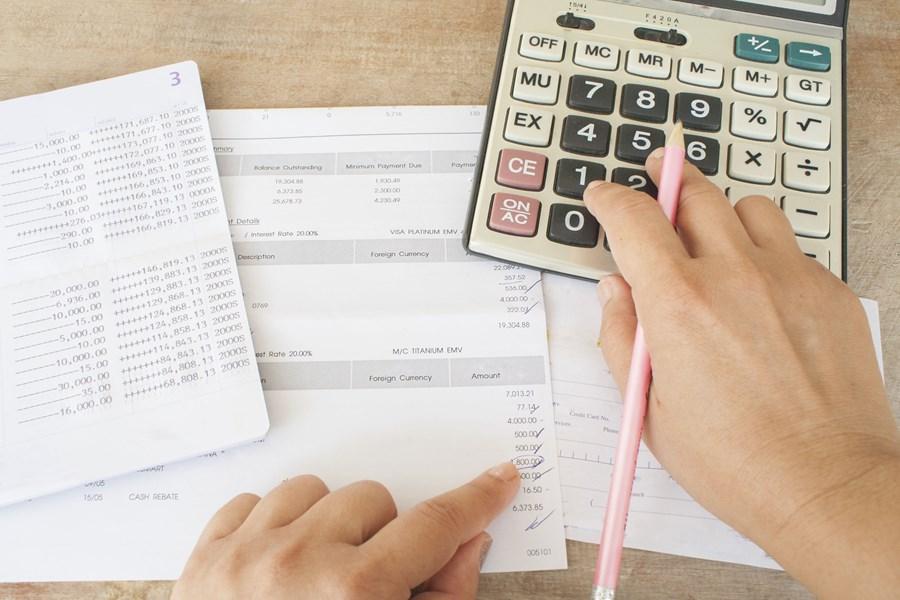 Banco Central limita juro do cheque especial, mas libera bancos para cobrar tarifa